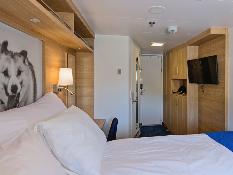 Polar Outside | Double on middle or upper deck with window (restricted view)